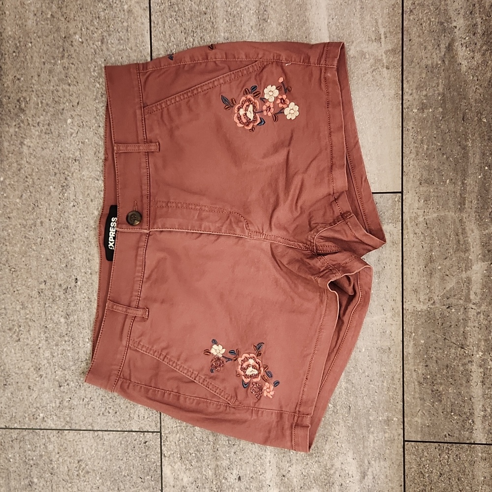 Embroidered floral dusty rose shorts
